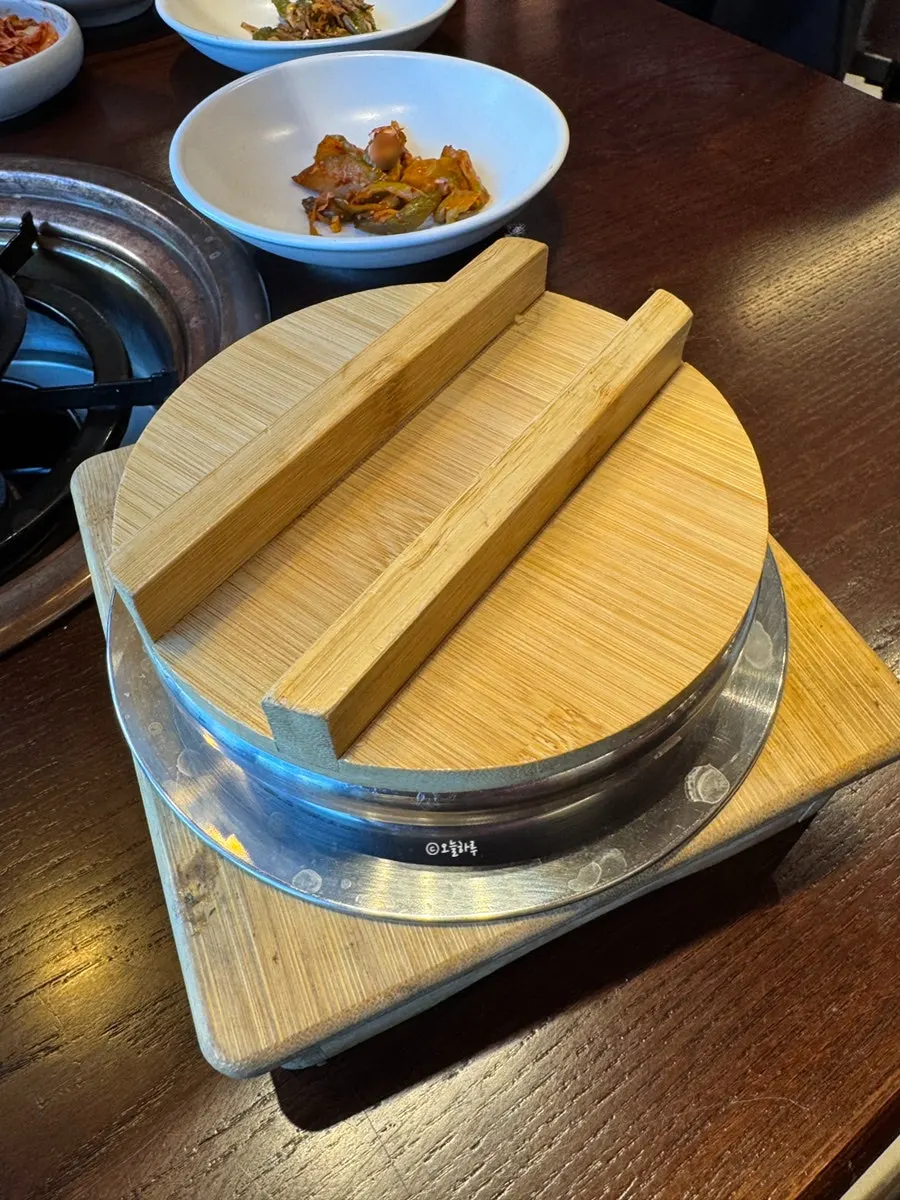 Ssambap meal served together with side dishes