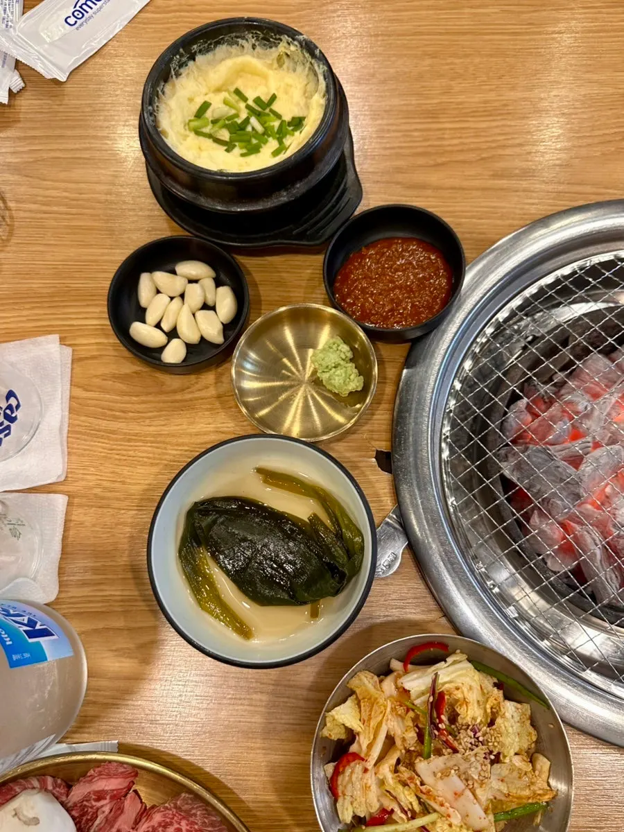서비스로 나온 계란찜과 밑반찬
