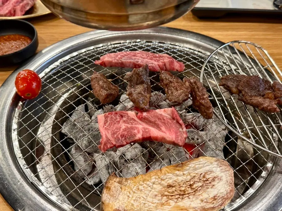 마블링 좋은 살치살 굽는 모습