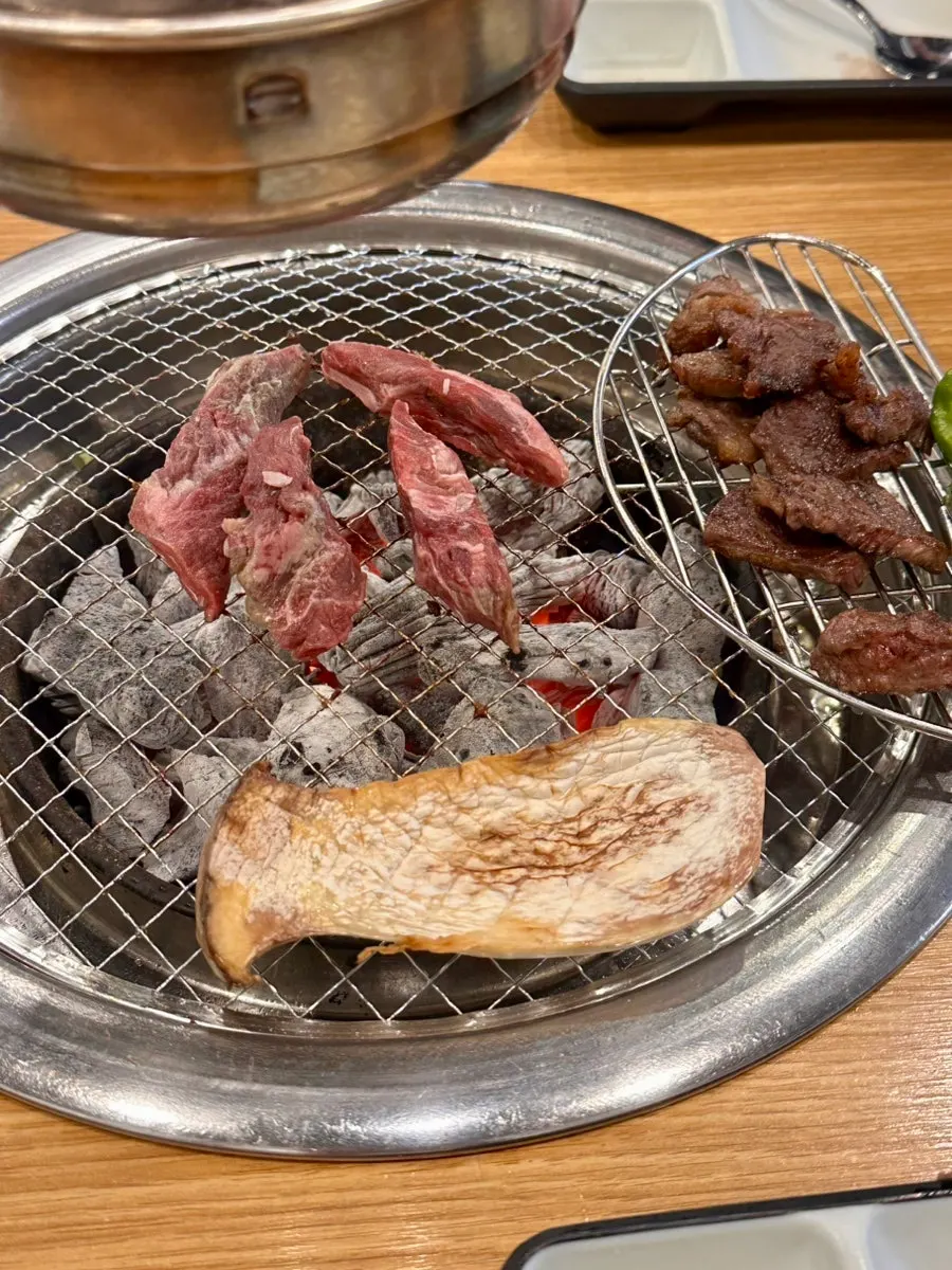 양파절임과 함께 먹는 고기