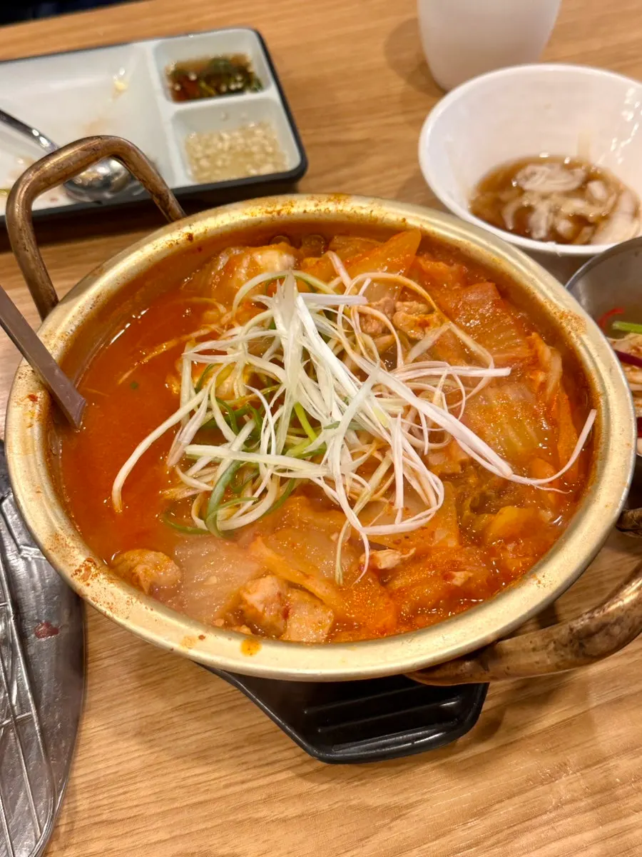 고기듬뿍 한돈 김치찌개
