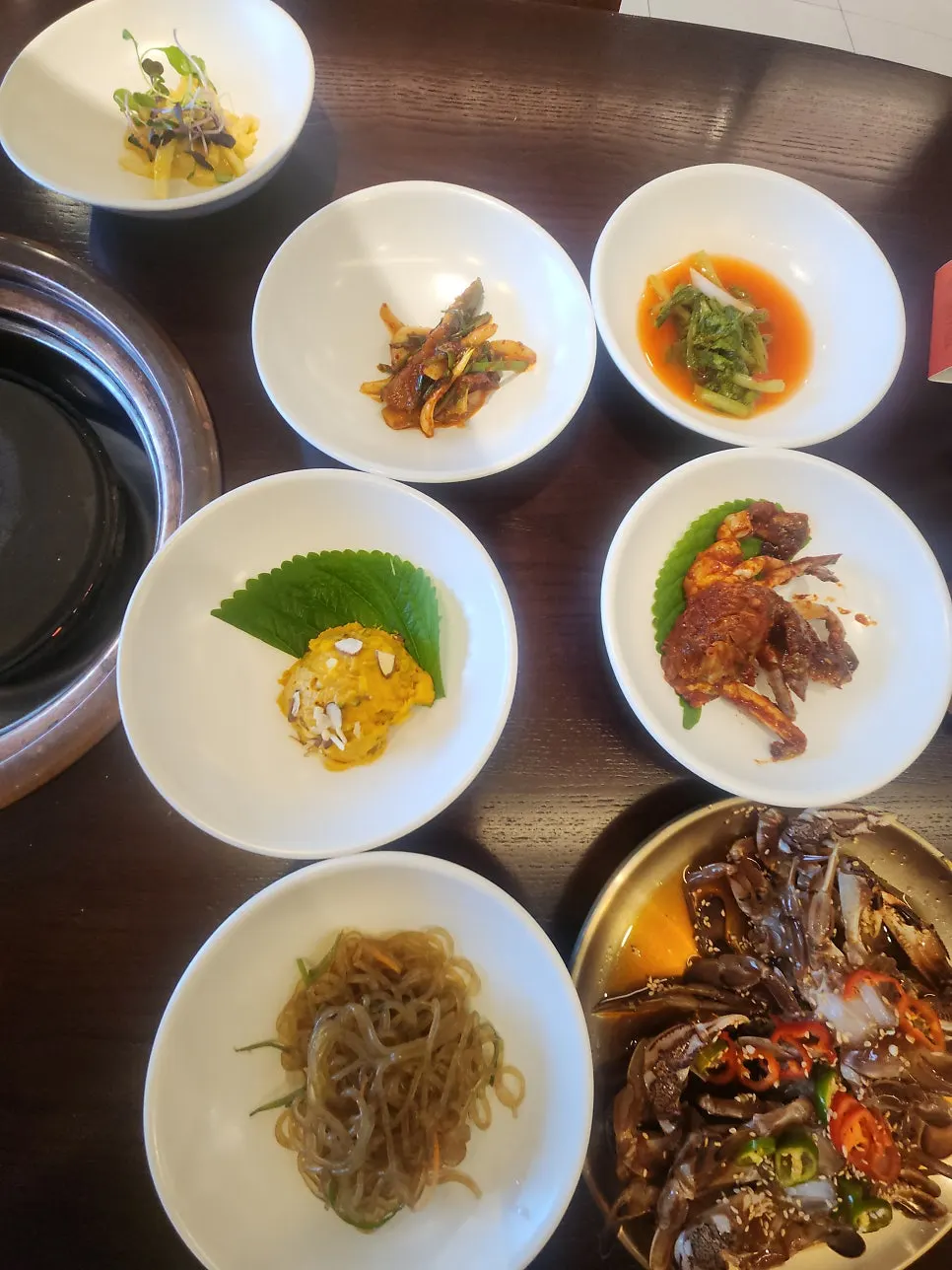 플레이팅에 신경 쓴 기본 밑반찬 상차림