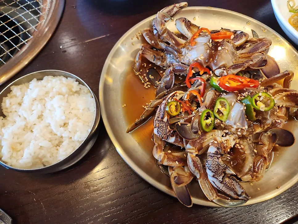 깻잎을 채 썰어 넣은 양파절임