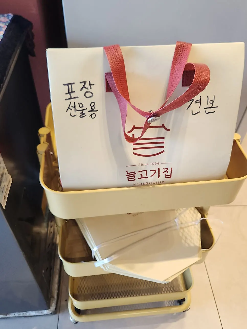 게살을 발라 밥에 올린 모습