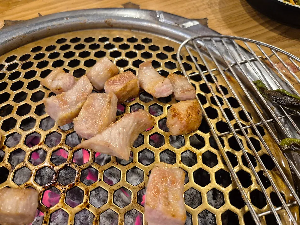 두툼하게 익은 한돈 목살