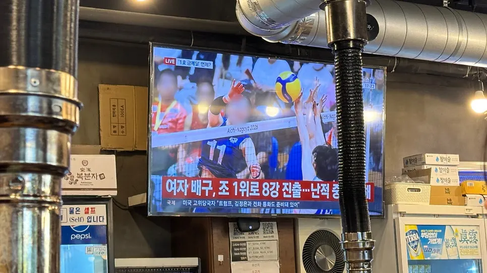 큰 TV가 있는 이천 육식왕 홀 좌석