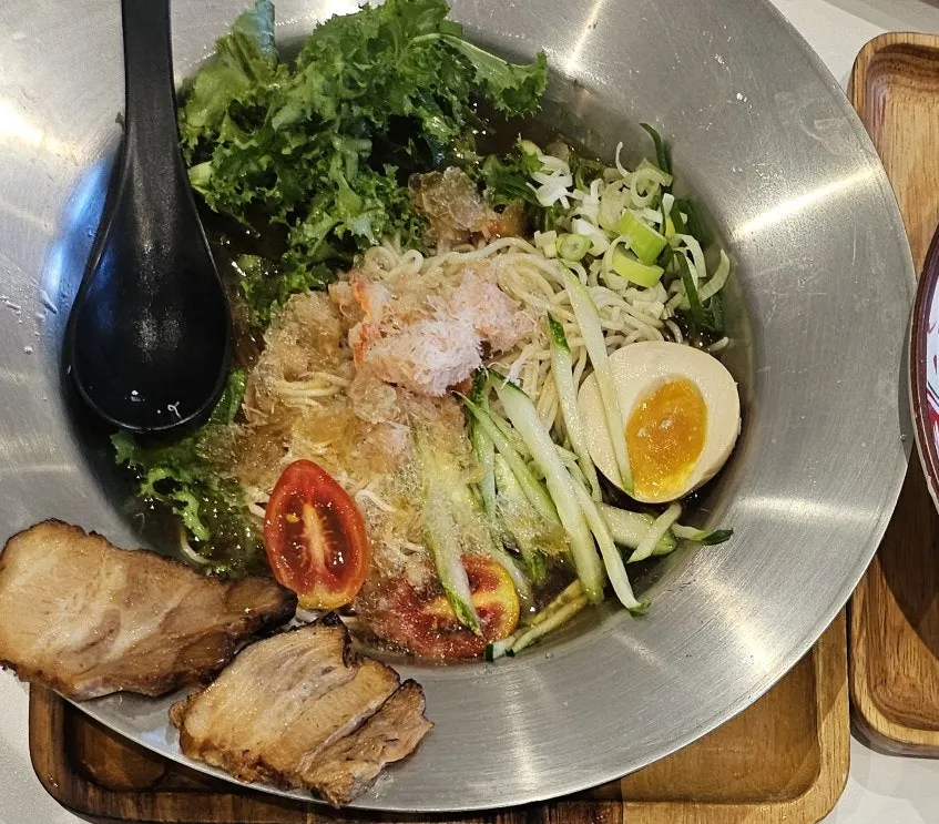 Hiyashi chuka topped with crab meat and cherry tomatoes
