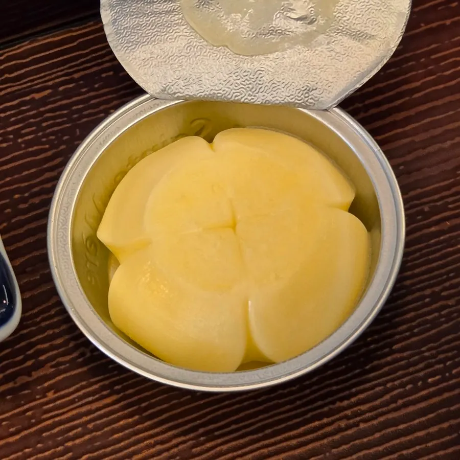 Isigny butter with cabbage salad and side sauces