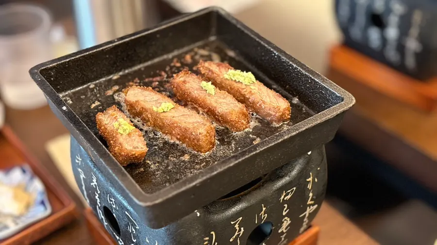 와사비를 올린 규카츠 한 점