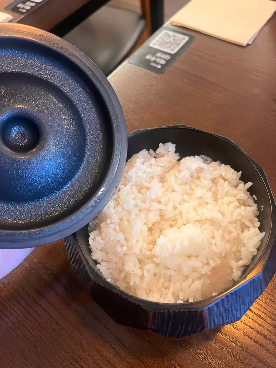 리필 가능한 밥과 된장국 세팅