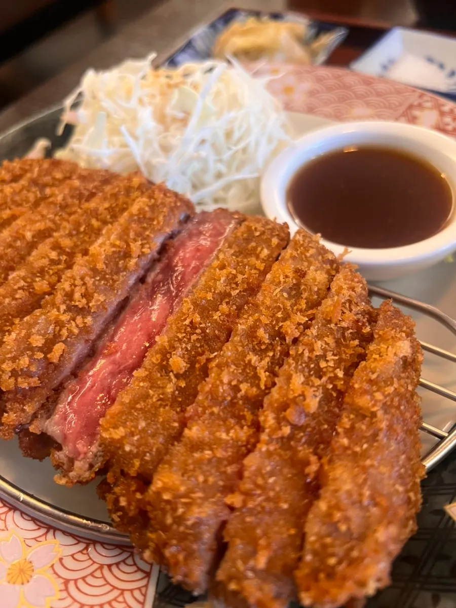 단면이 보이는 규카츠 확대 사진