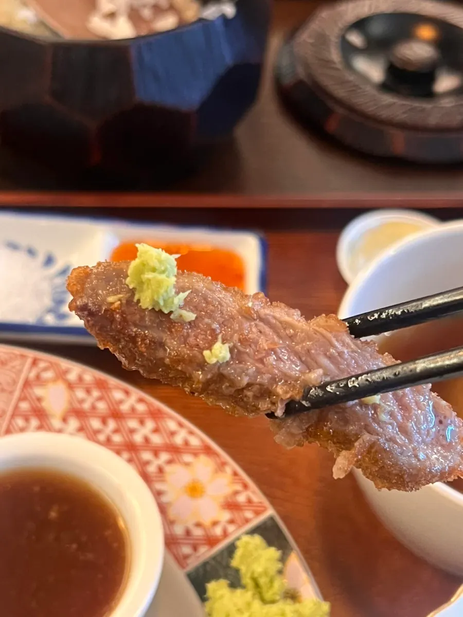 소금·와사비·칠리소스를 곁들인 규카츠