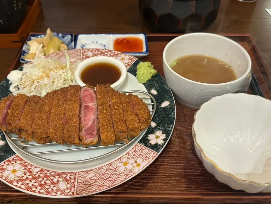 A bowl of unlimited-refill warm white rice