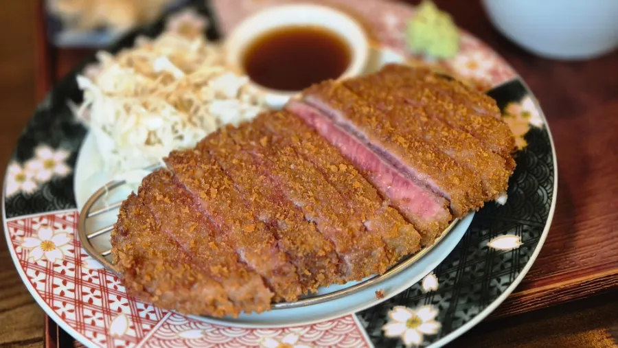 접시에 담겨 나온 이치규 규카츠