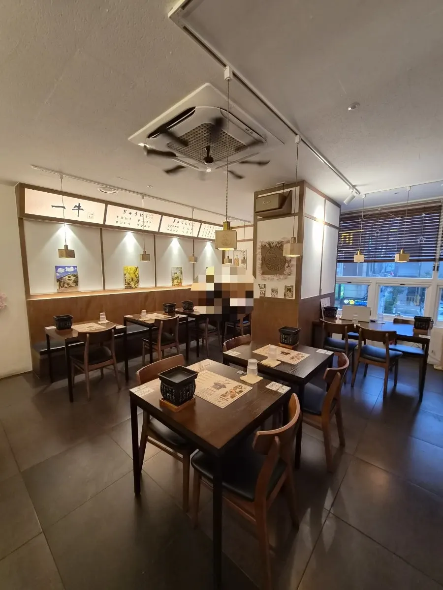 이치규 발산역점 테이블과 좌석 전경