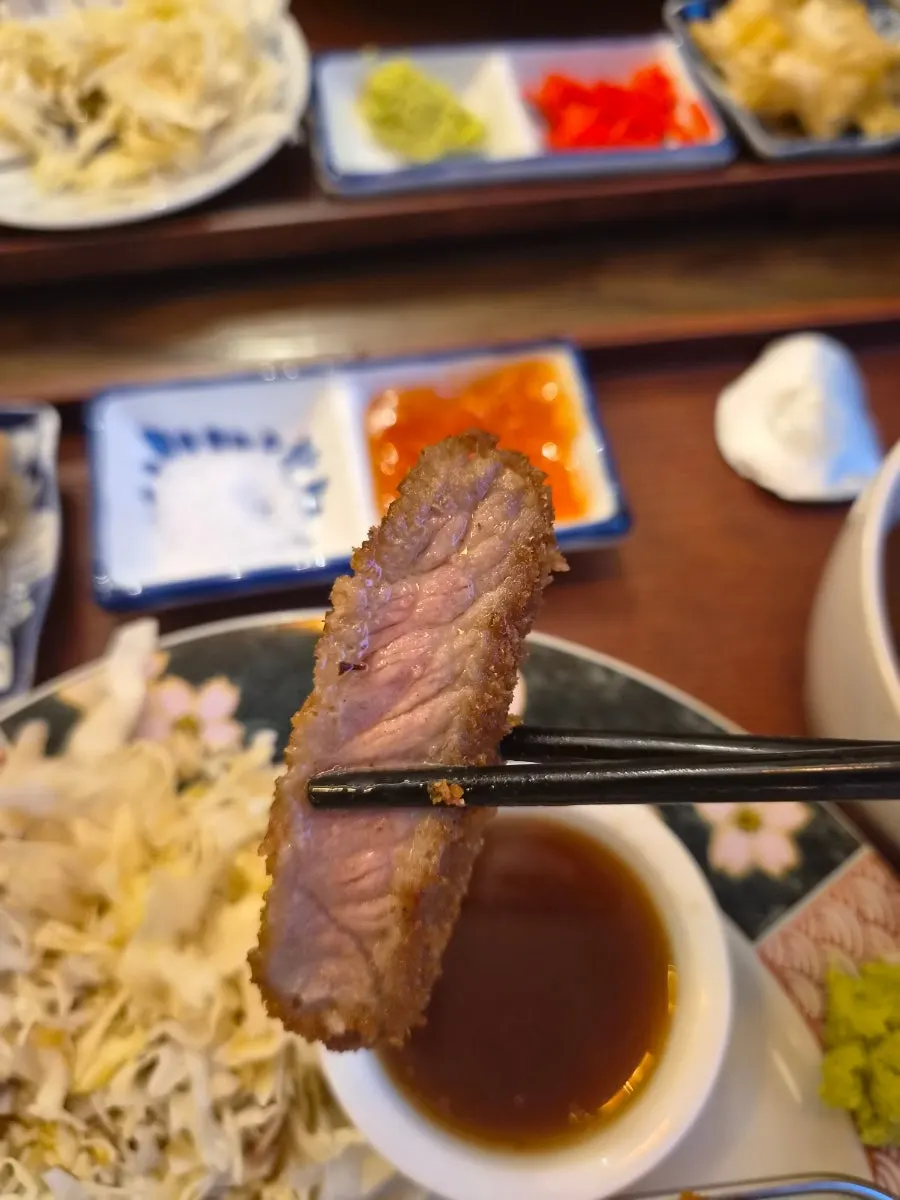 특제 소스에 찍어 먹는 규카츠