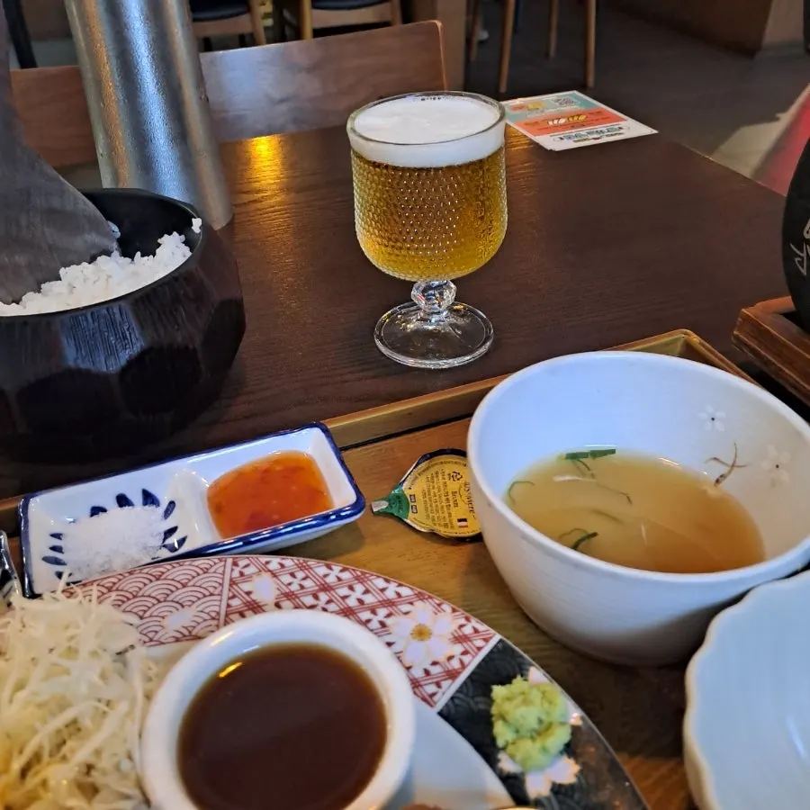 Ordered tenderloin gyukatsu set with Kirin draft beer