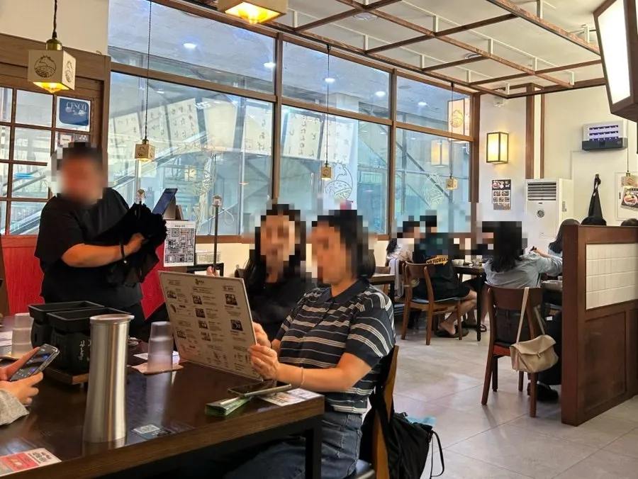 간격이 넓은 이치규 광화문점 테이블 좌석