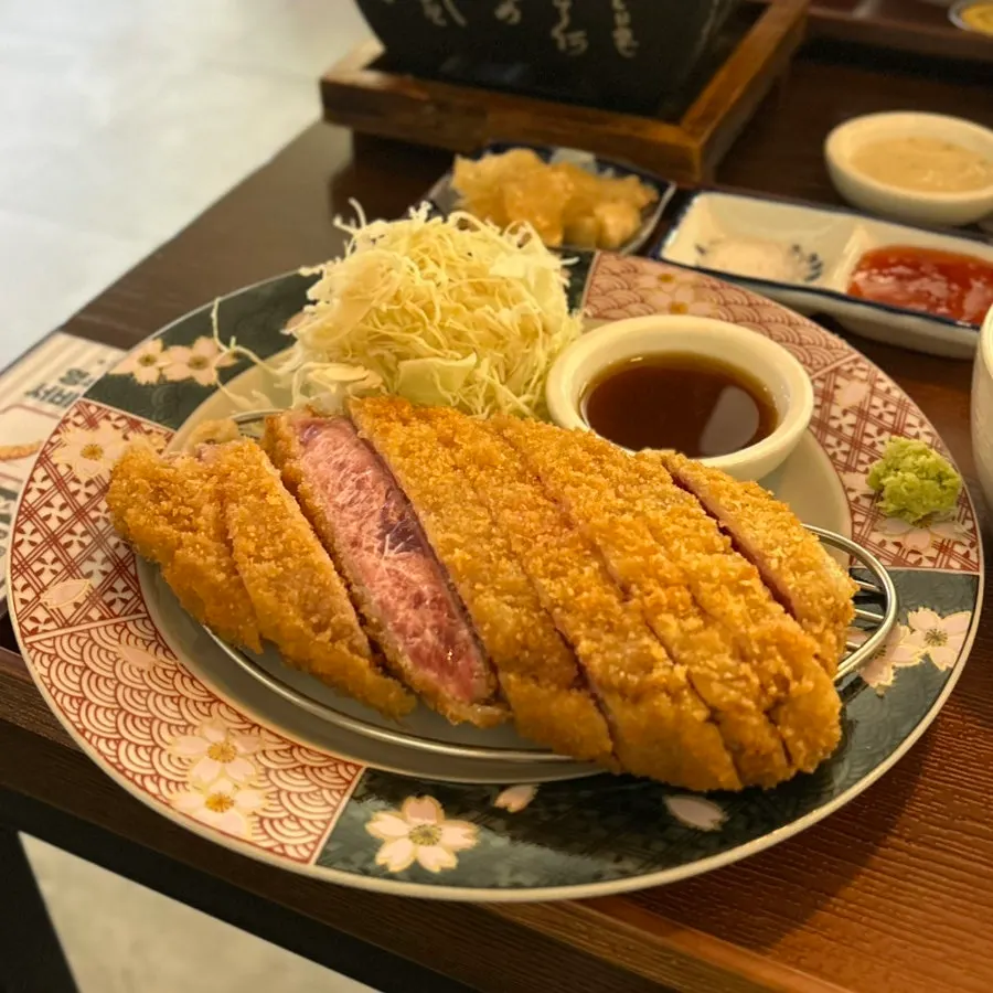 채끝 규카츠 정식 한 상 차림