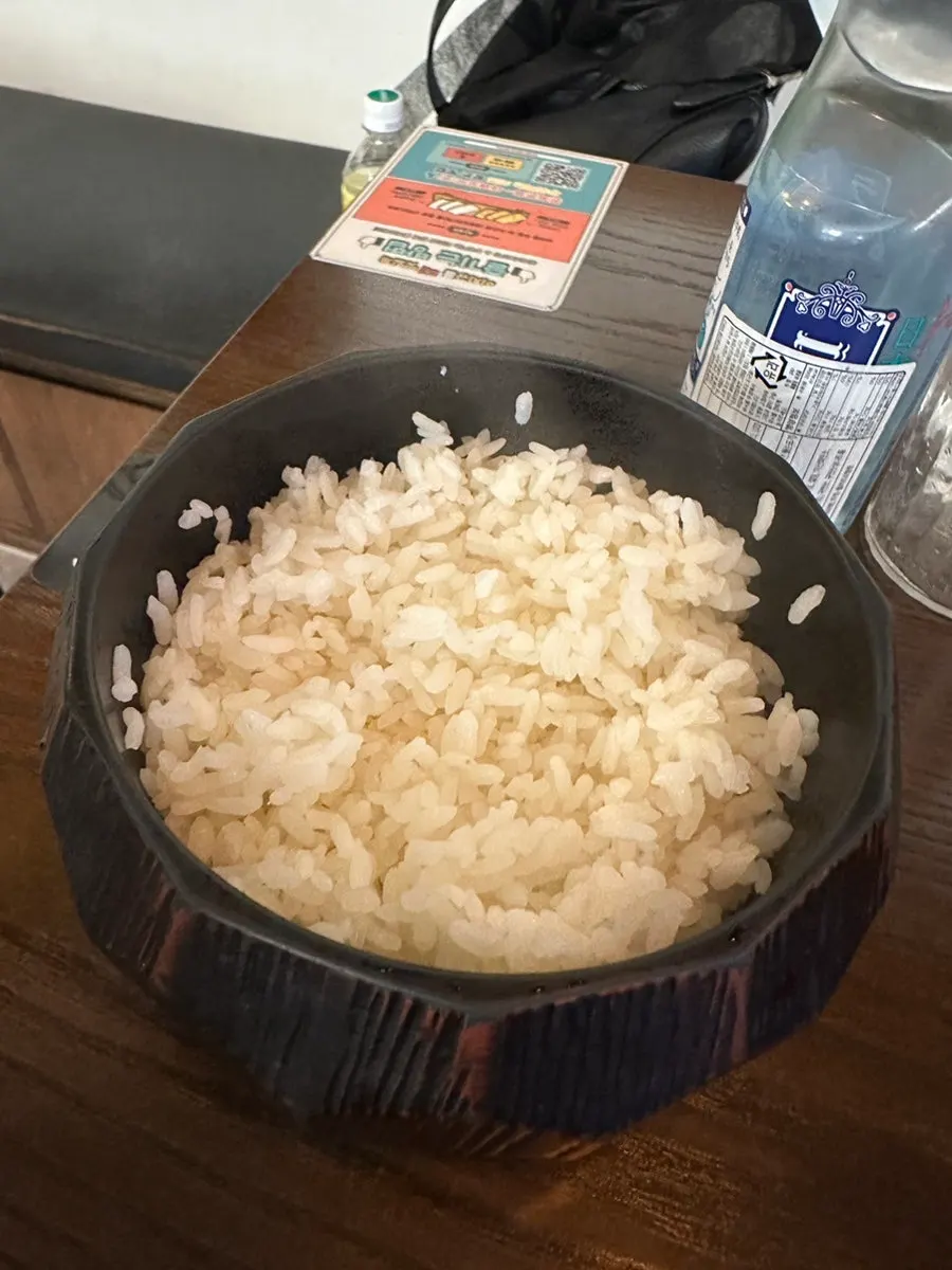 Fluffy rice served in its own pot