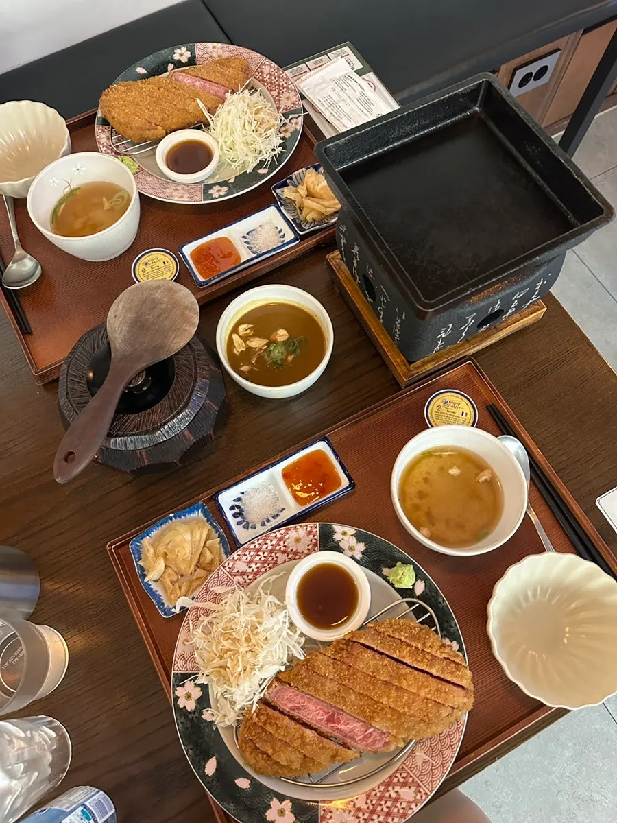 Tabletop mini brazier and pot of rice