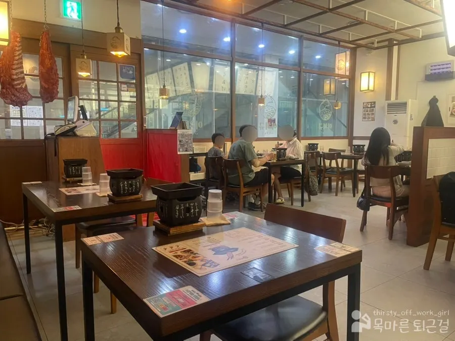 Interior of Ichigyu Gwanghwamun Branch with Japanese-inspired decor