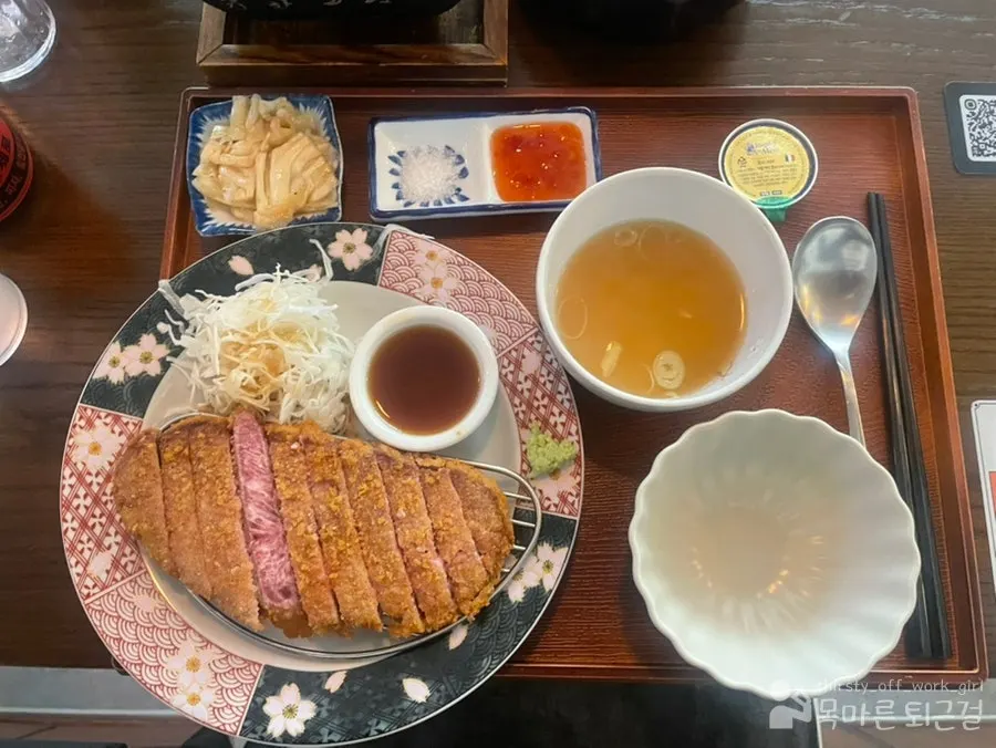 Full spread of the Ichigyu gyukatsu set