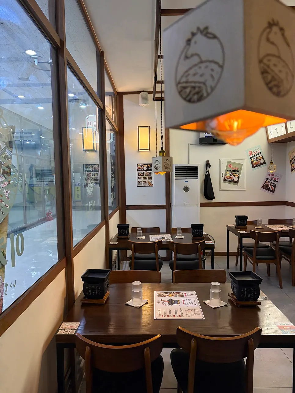 Interior of Ichigyu Gwanghwamun Branch with plenty of tables