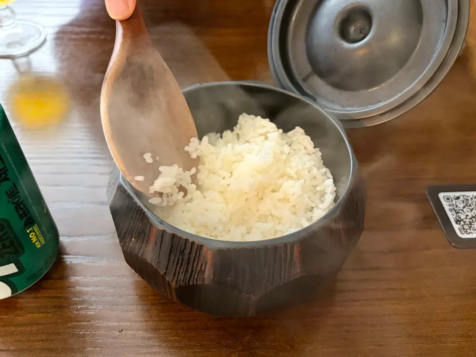 Chén cơm bốc khói nghi ngút