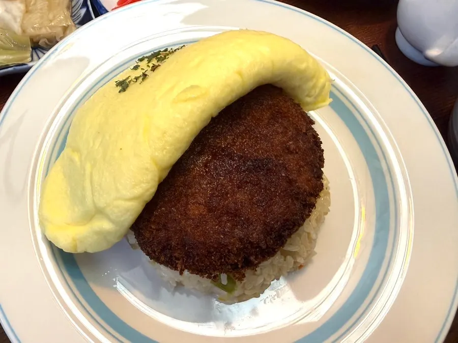 A plate of hambagu omurice