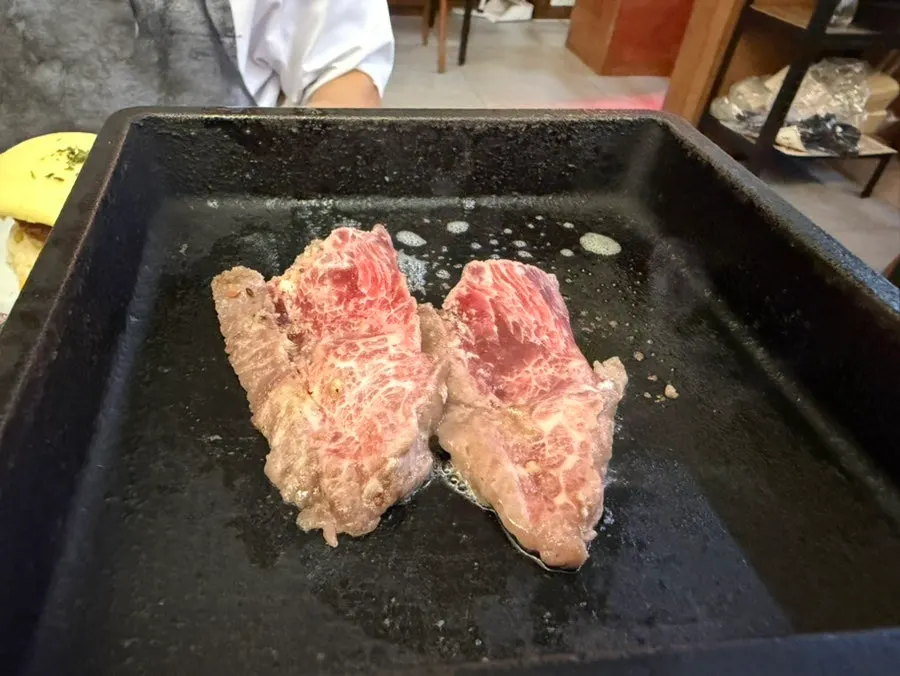 Close-up of steak on rice in the steki-don
