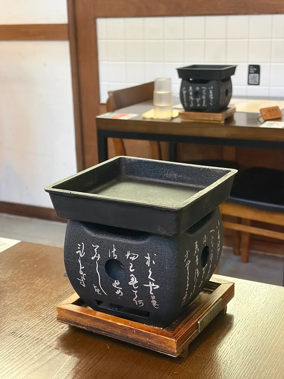 테이블 QR 주문 안내와 화로
