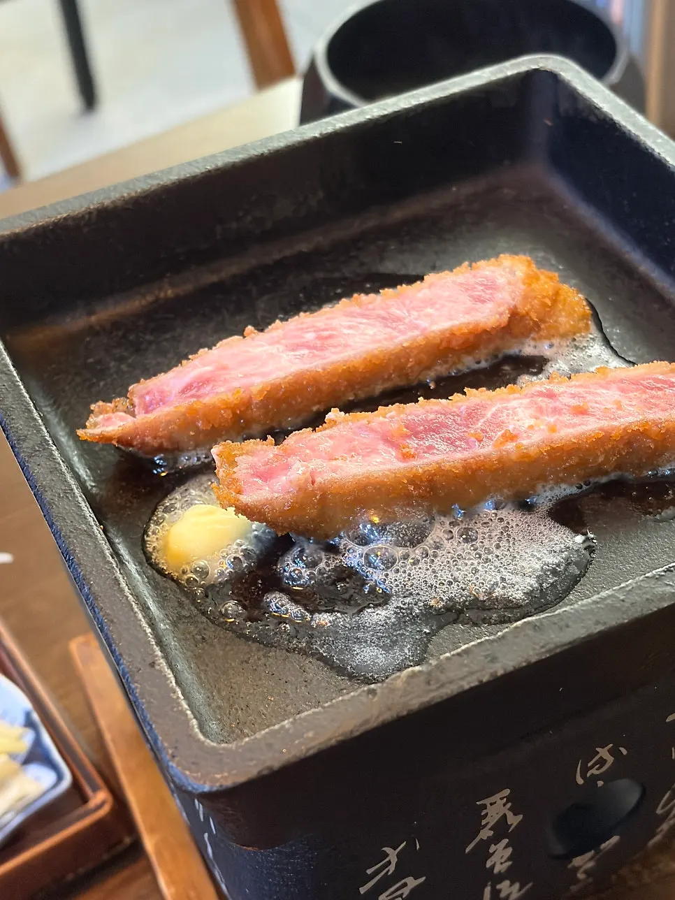 속살이 살아 있는 규카츠 단면