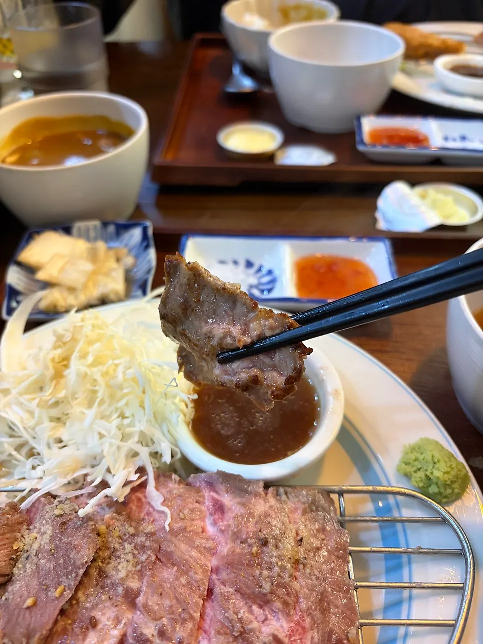 화로에 올린 스테키 채끝 고기