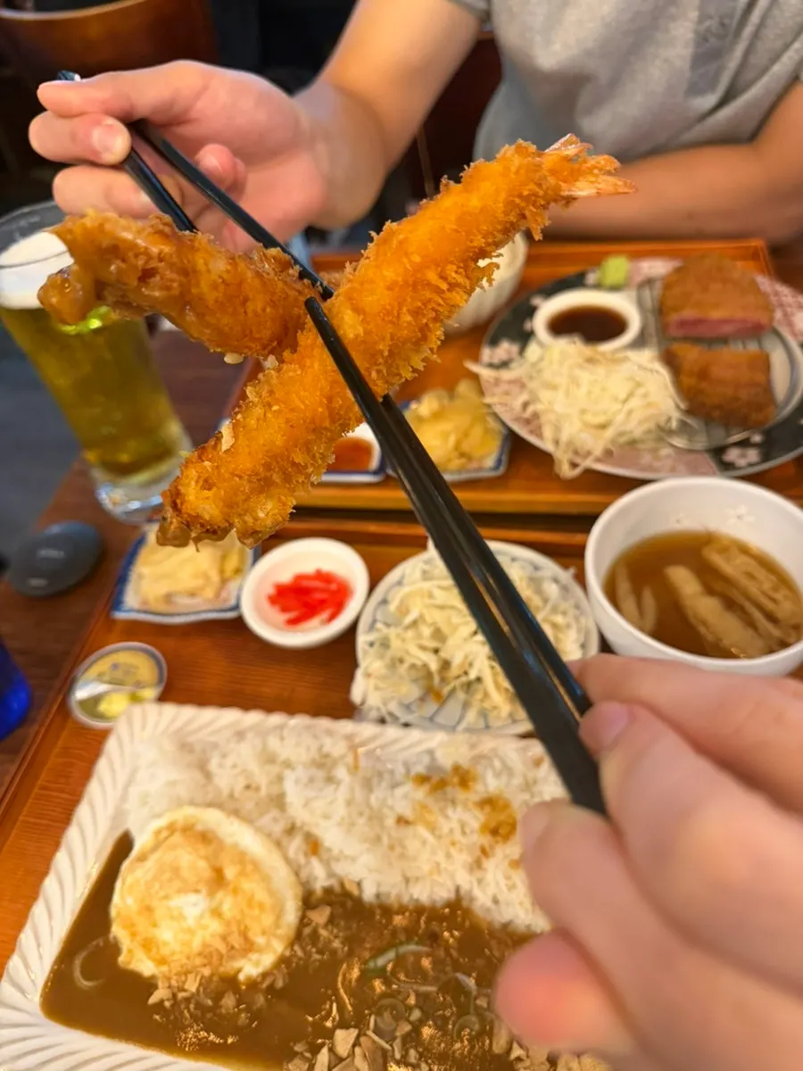 새우튀김과 계란을 올린 일본식 카레