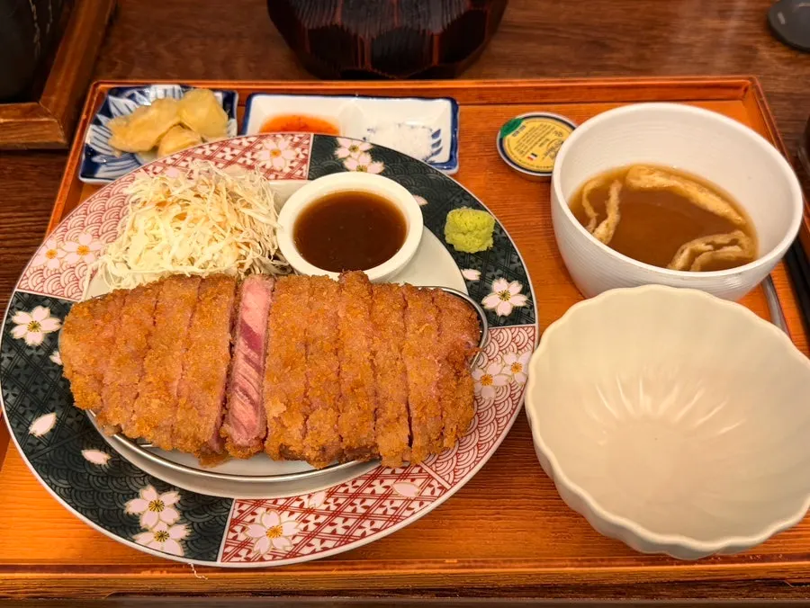 채끝 규카츠 세트 한상 차림