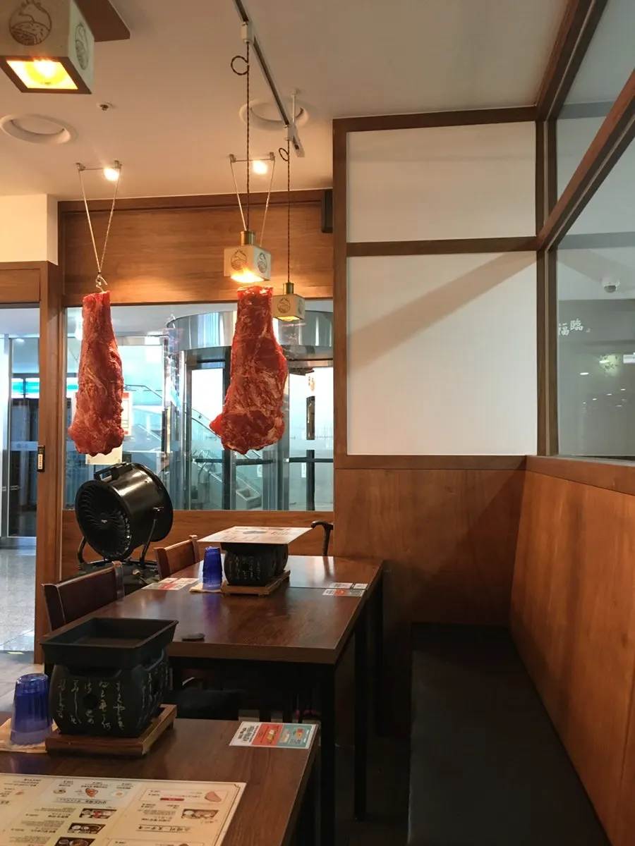Seating mostly made up of 2-tops and 4-tops