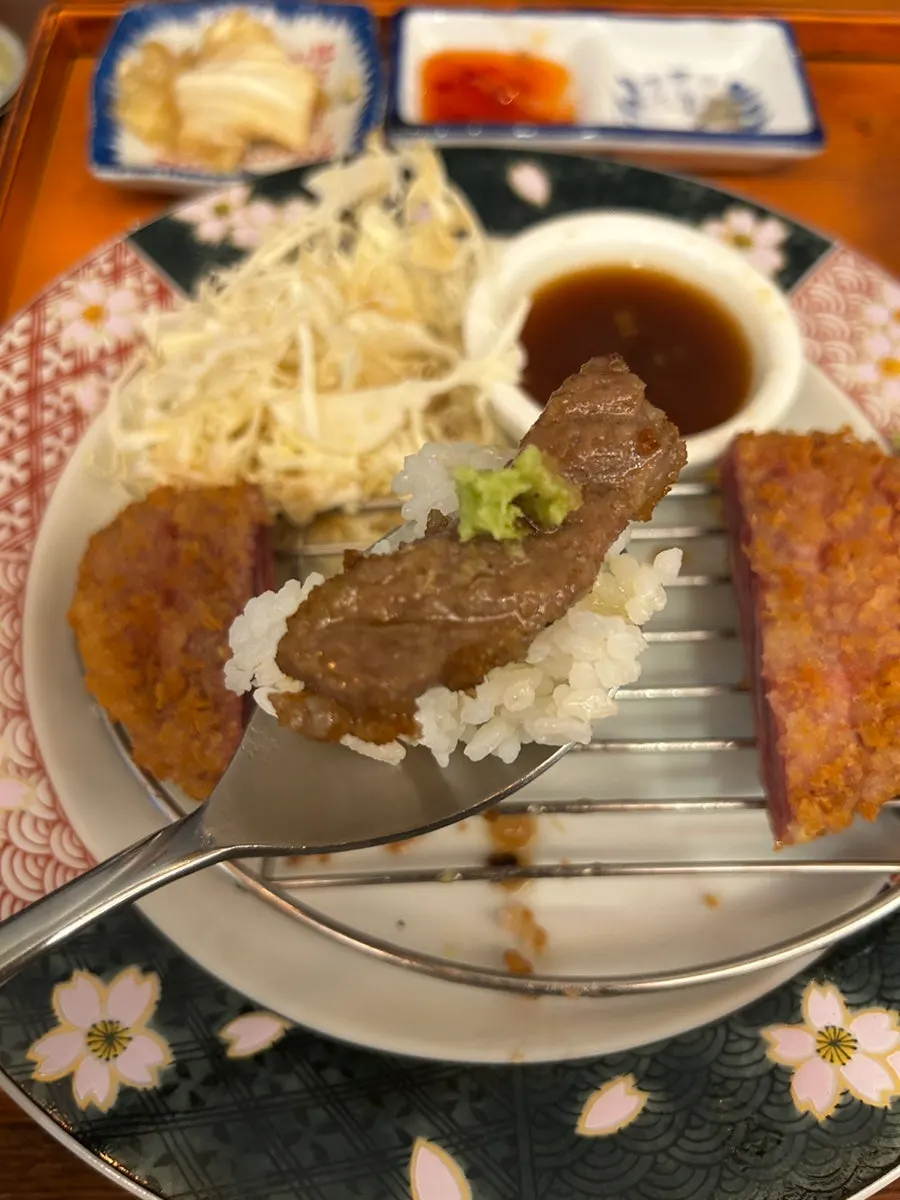 Several pieces of gyukatsu piled on the hot plate