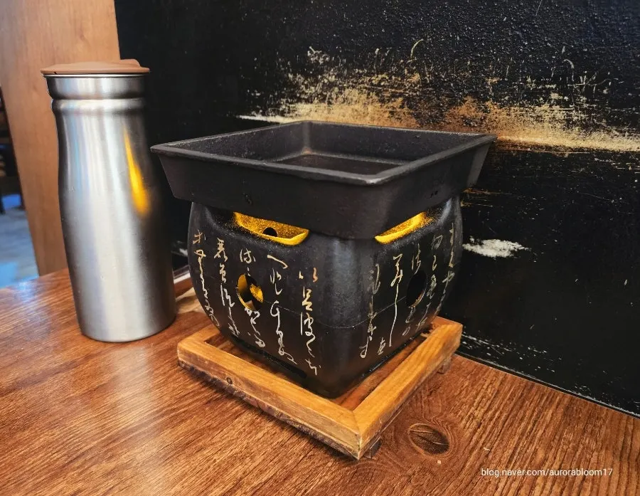 Brazier placed against the wall seating at Ichigyu Seoul Station Branch