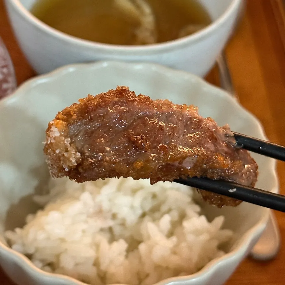 단면에 육즙이 보이는 규카츠
