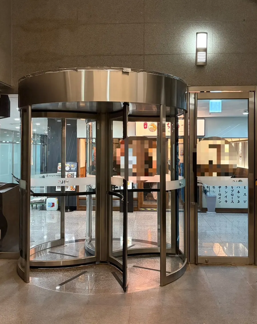 Basement entrance next to the LG Seoul Station Building near exit 10