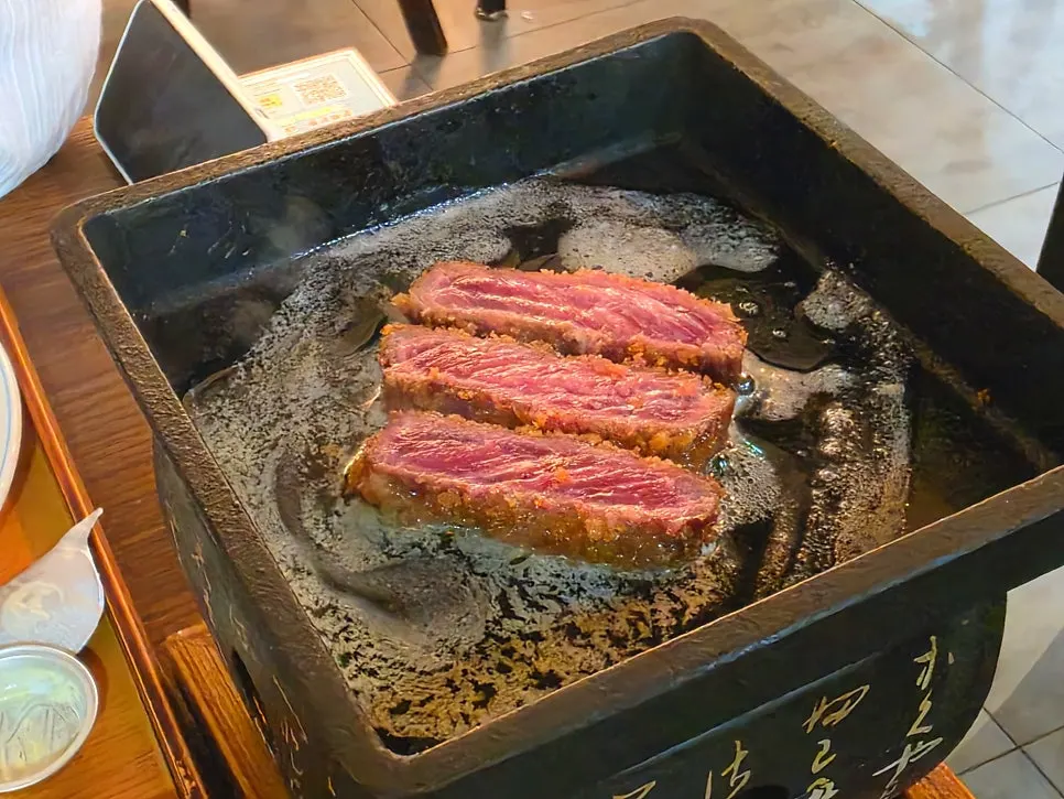 미니화로에 이즈니 버터를 녹이는 모습