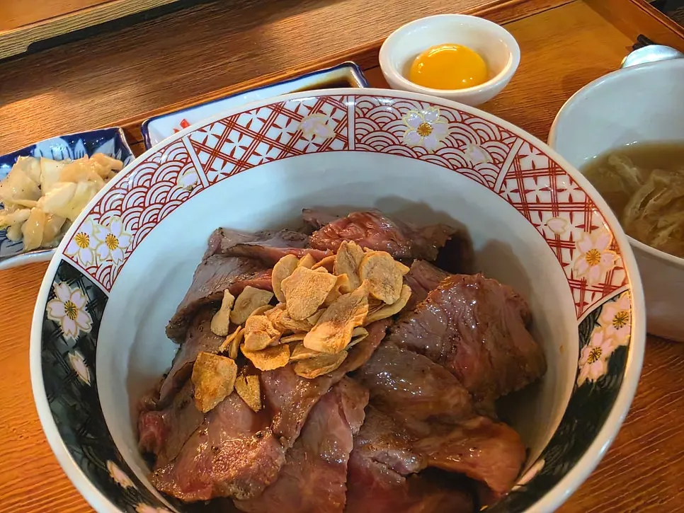 소금과 와사비를 올린 규카츠
