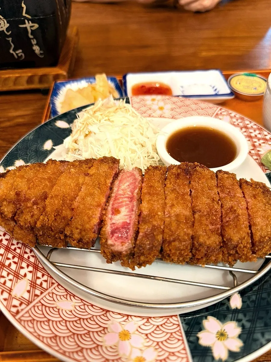 이치규 서울역점 규카츠 한 점 클로즈업