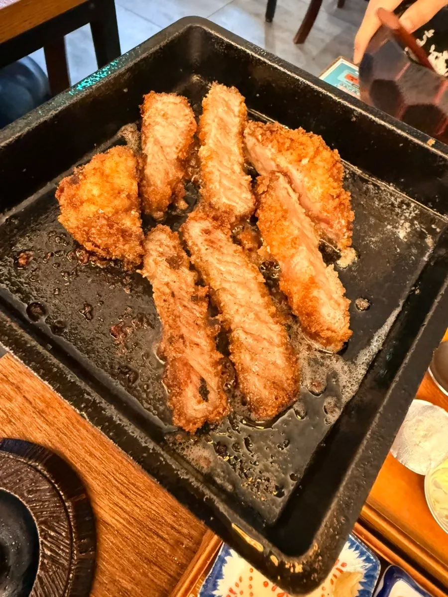 화로에서 구워지는 규카츠