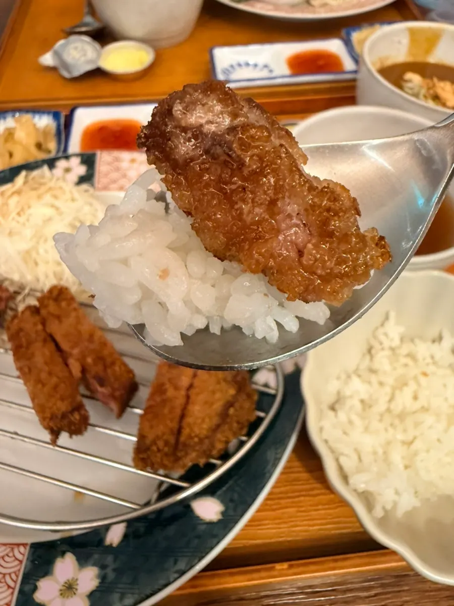 레어로 구운 규카츠 단면