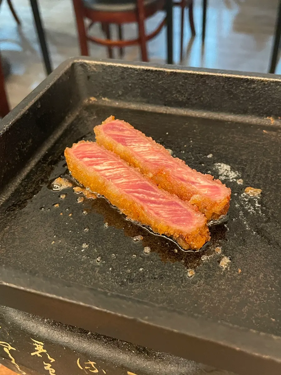 버터에 구운 규가츠 한 점