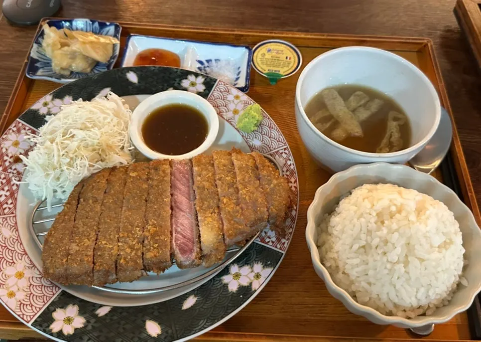규카츠 정식 상차림 전체 모습