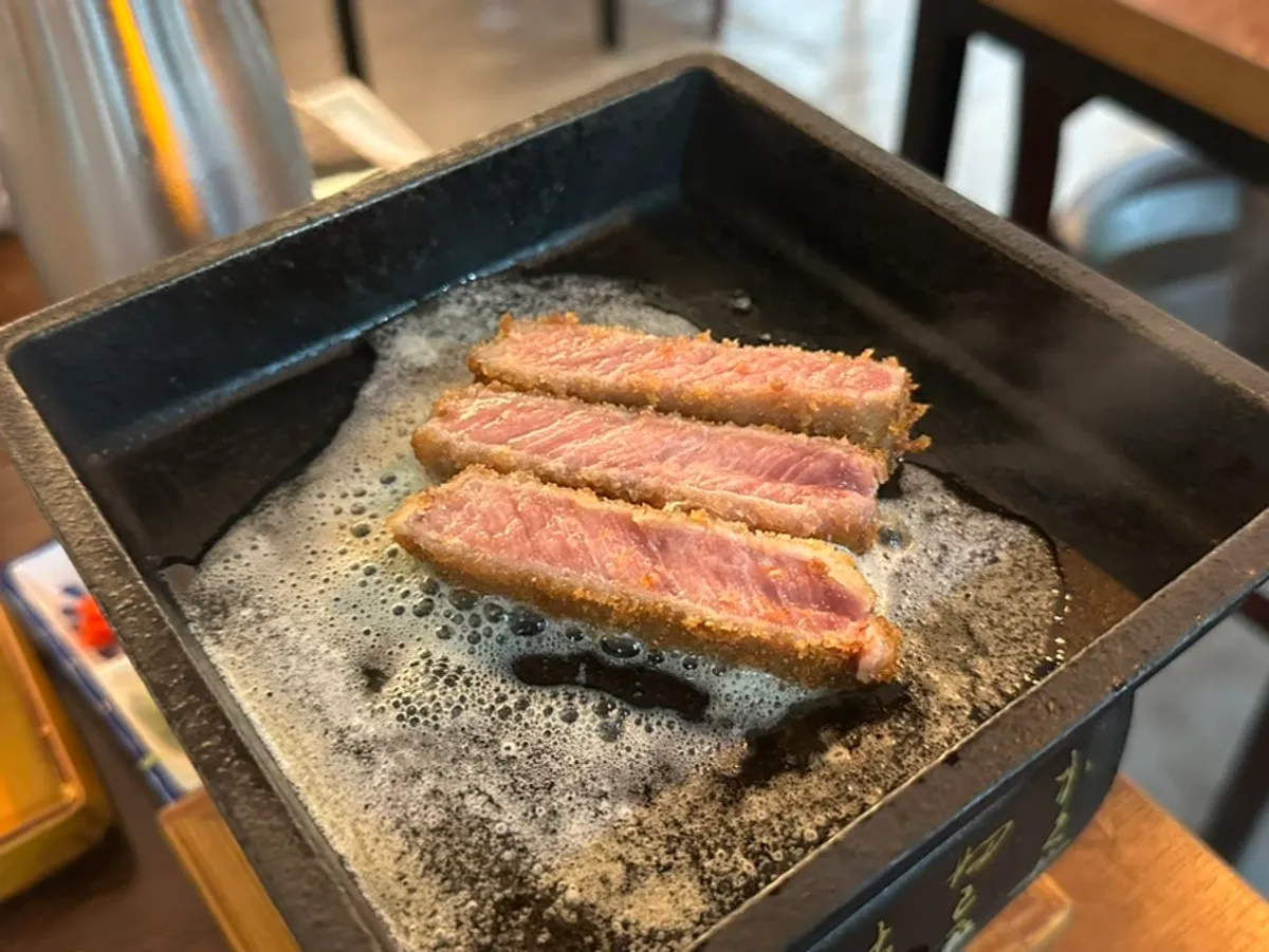한 점 집어 든 이치규 규카츠