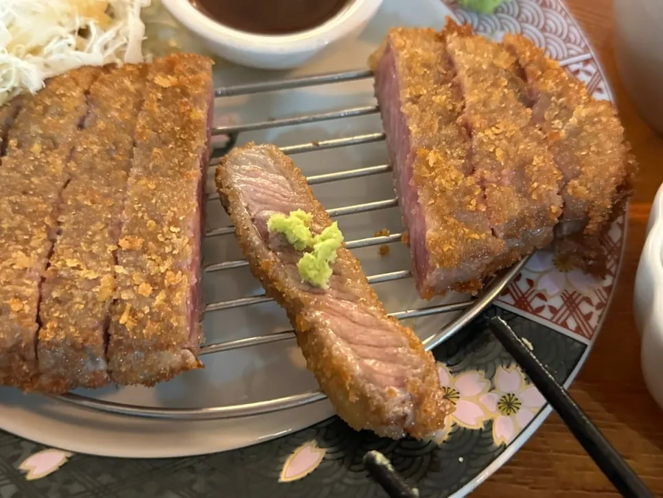 밥과 함께 먹는 규카츠 한 상